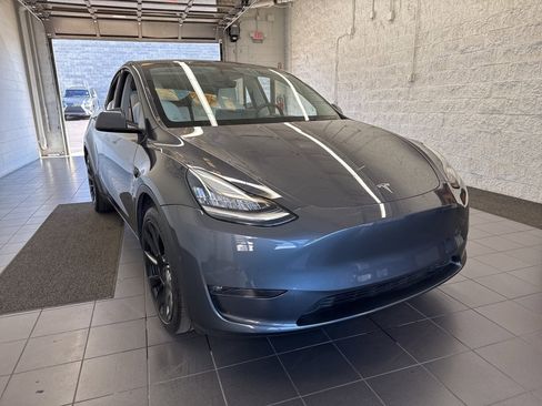Used 2021 Tesla Model Y Long Range image 2