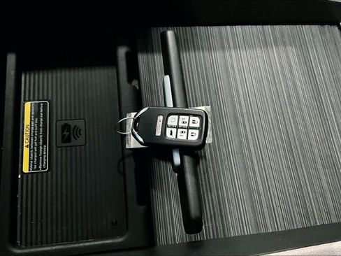 Used 2024 Honda Odyssey Elite image 36