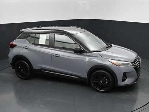 Used 2024 Nissan Kicks SR w/ SR Premium Package FWD image 33