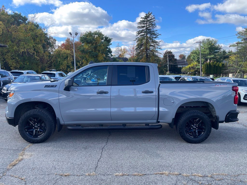 Used 2025 Chevrolet Silverado 1500 Custom Trail Boss w/ LPO, Dark Essentials Package AWD/4WD image 2