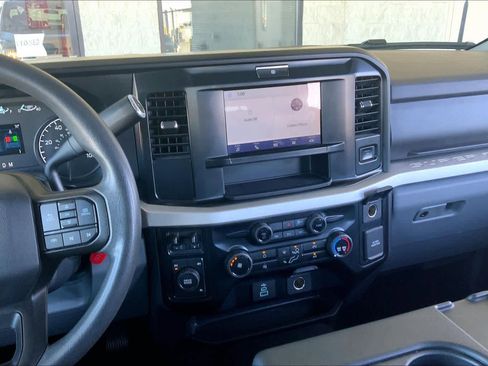 Used 2025 Ford F250 XLT image 7