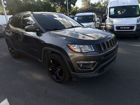 Used 2018 Jeep Compass Latitude w/ Popular Equipment Group FWD image 11