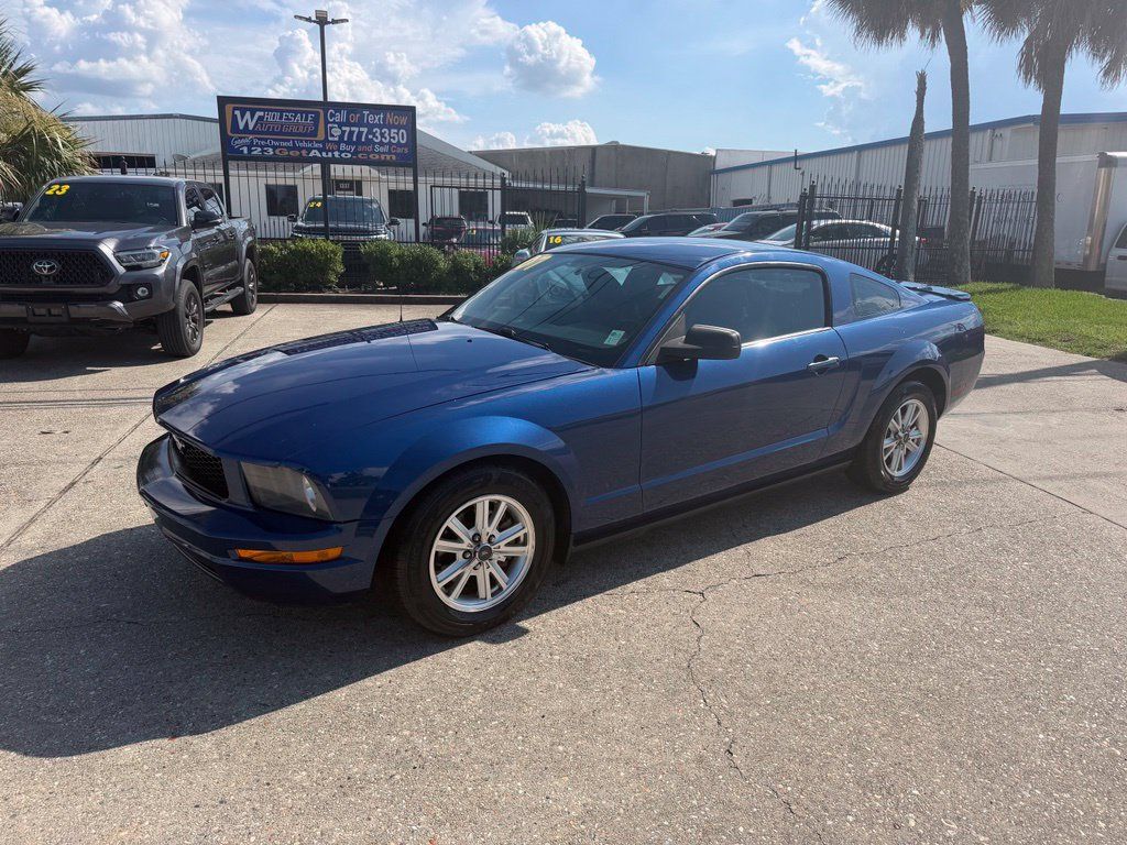 Used 2007 Ford Mustang Coupe RWD image 2