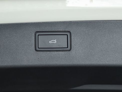 New 2026 Volkswagen Tiguan SE R-Line image 30