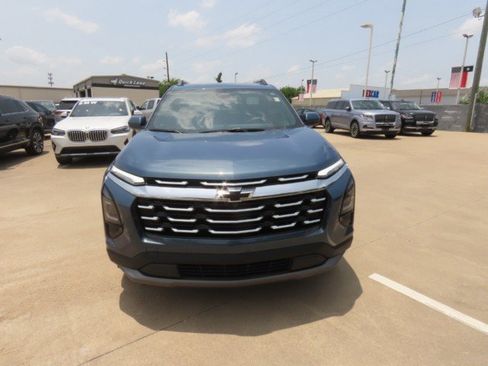 Used 2025 Chevrolet Equinox LT w/ Convenience Package II FWD image 4