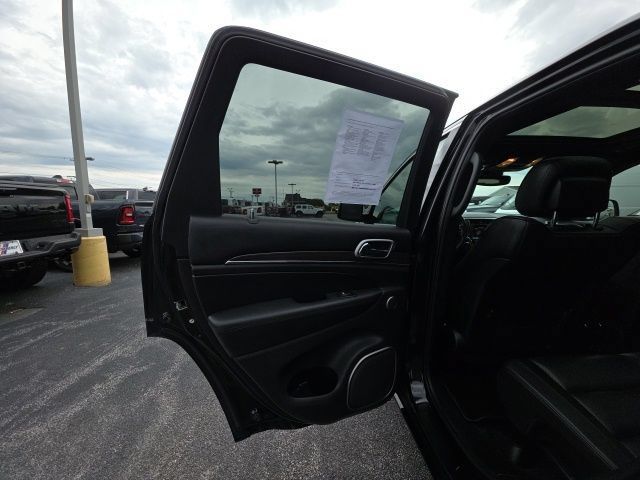 Used 2018 Jeep Grand Cherokee Overland AWD/4WD image 18