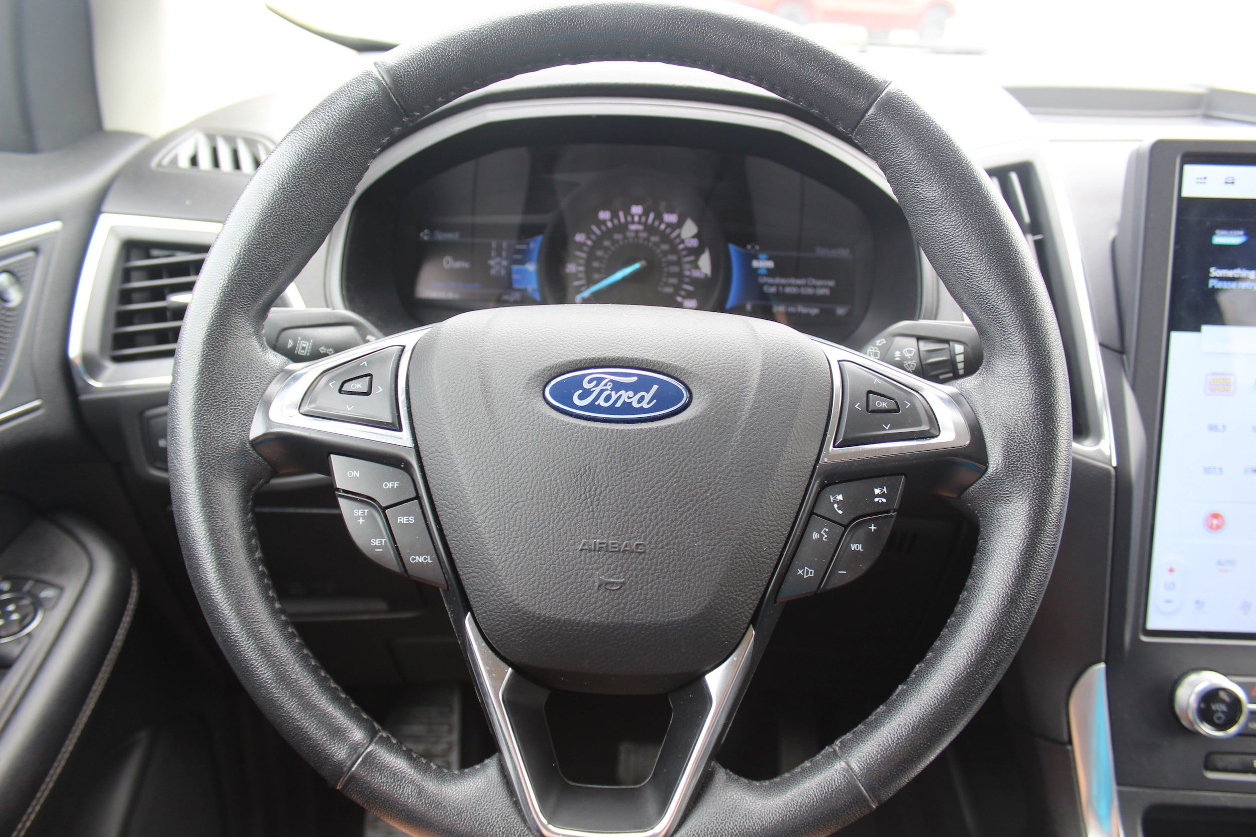 Used 2022 Ford Edge Titanium AWD/4WD image 9