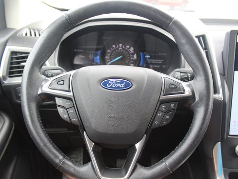 Used 2022 Ford Edge Titanium AWD/4WD image 9