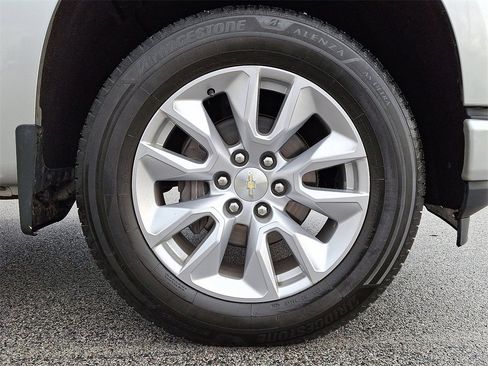 Used 2020 Chevrolet Silverado 1500 Custom w/ Custom Value Package image 11