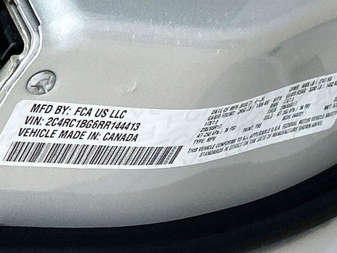 Used 2024 Chrysler Pacifica Touring-L FWD image 43
