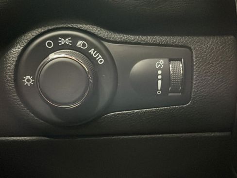 Used 2025 Dodge Durango GT AWD/4WD image 36