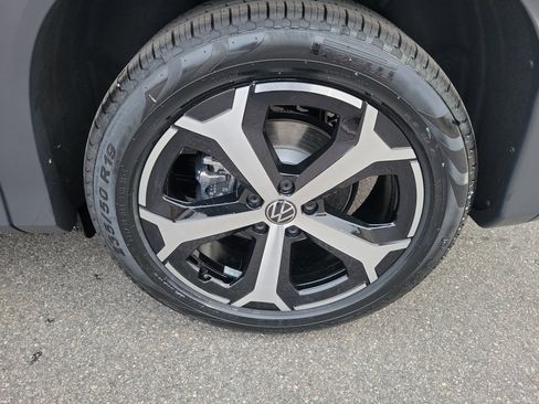 New 2026 Volkswagen Tiguan SE image 25