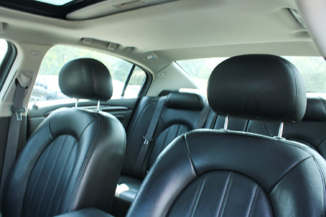 Used 2007 Buick Lucerne CXS w/ Driver Confidence Package FWD image 15