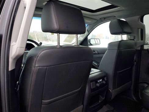 Used 2019 Chevrolet Suburban LT image 27
