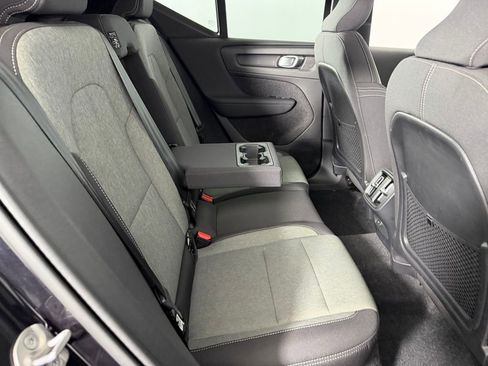 Used 2025 Volvo XC40 B5 Core image 30