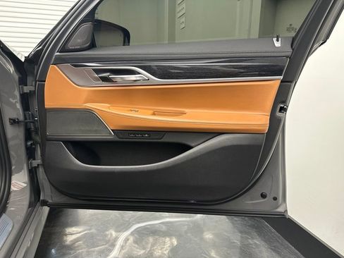 Used 2021 BMW 740i w/ M Sport Package RWD image 10