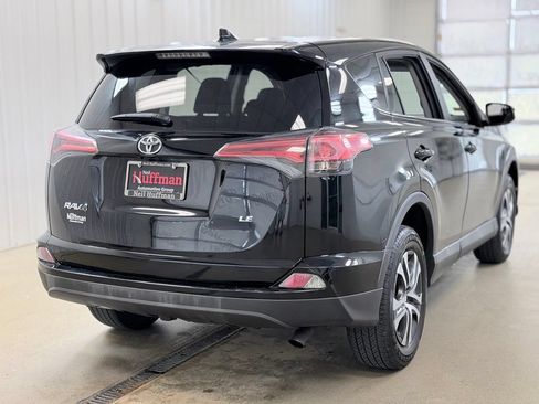 Used 2018 Toyota RAV4 LE FWD image 5