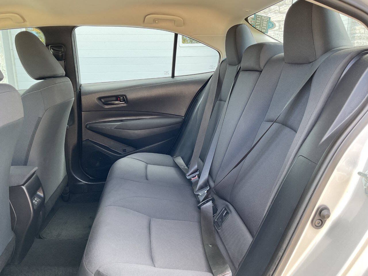 Used 2025 Toyota Corolla LE FWD image 32