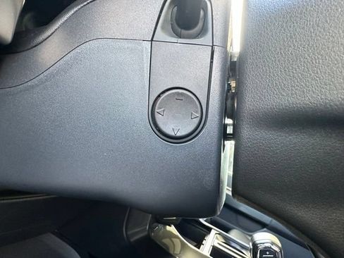 Used 2023 Ford F150 Lariat w/ Equipment Group 502A High AWD/4WD image 30
