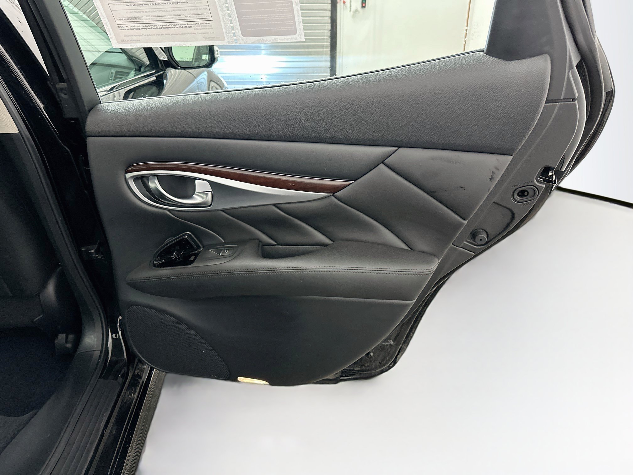 Used 2018 INFINITI Q70 Luxe AWD/4WD image 32