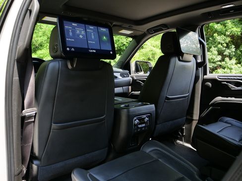 Used 2021 GMC Yukon XL Denali w/ Denali Ultimate Package AWD/4WD image 10