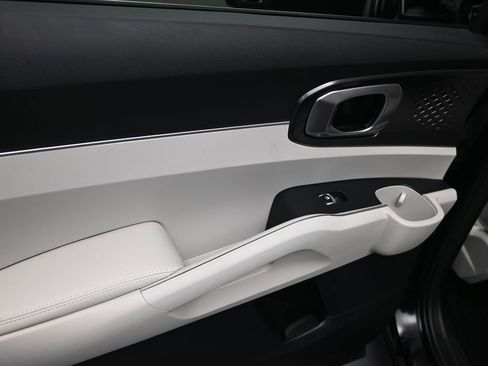 Certified 2025 Kia Sorento S AWD/4WD image 12