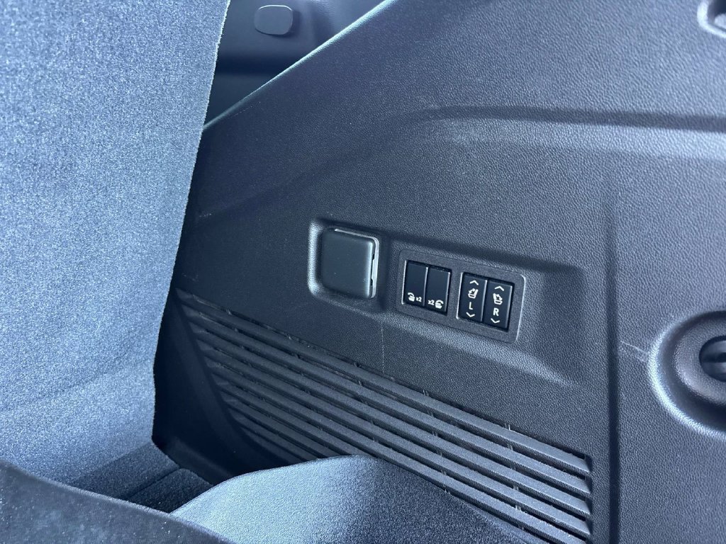 Used 2021 GMC Yukon Denali AWD/4WD image 16