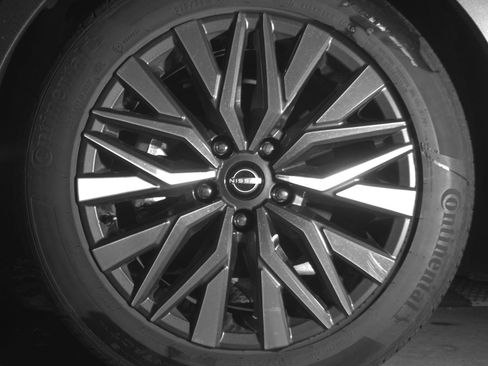 Used 2025 Nissan Altima 2.5 SV FWD image 12