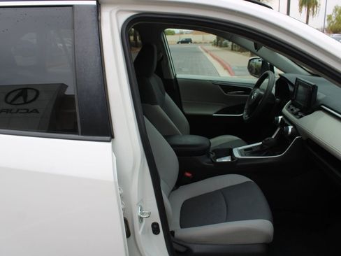 Used 2020 Toyota RAV4 XLE AWD/4WD image 15