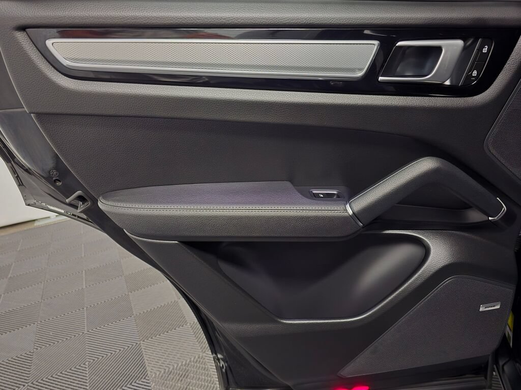 Certified 2023 Porsche Cayenne Platinum Edition AWD/4WD image 22