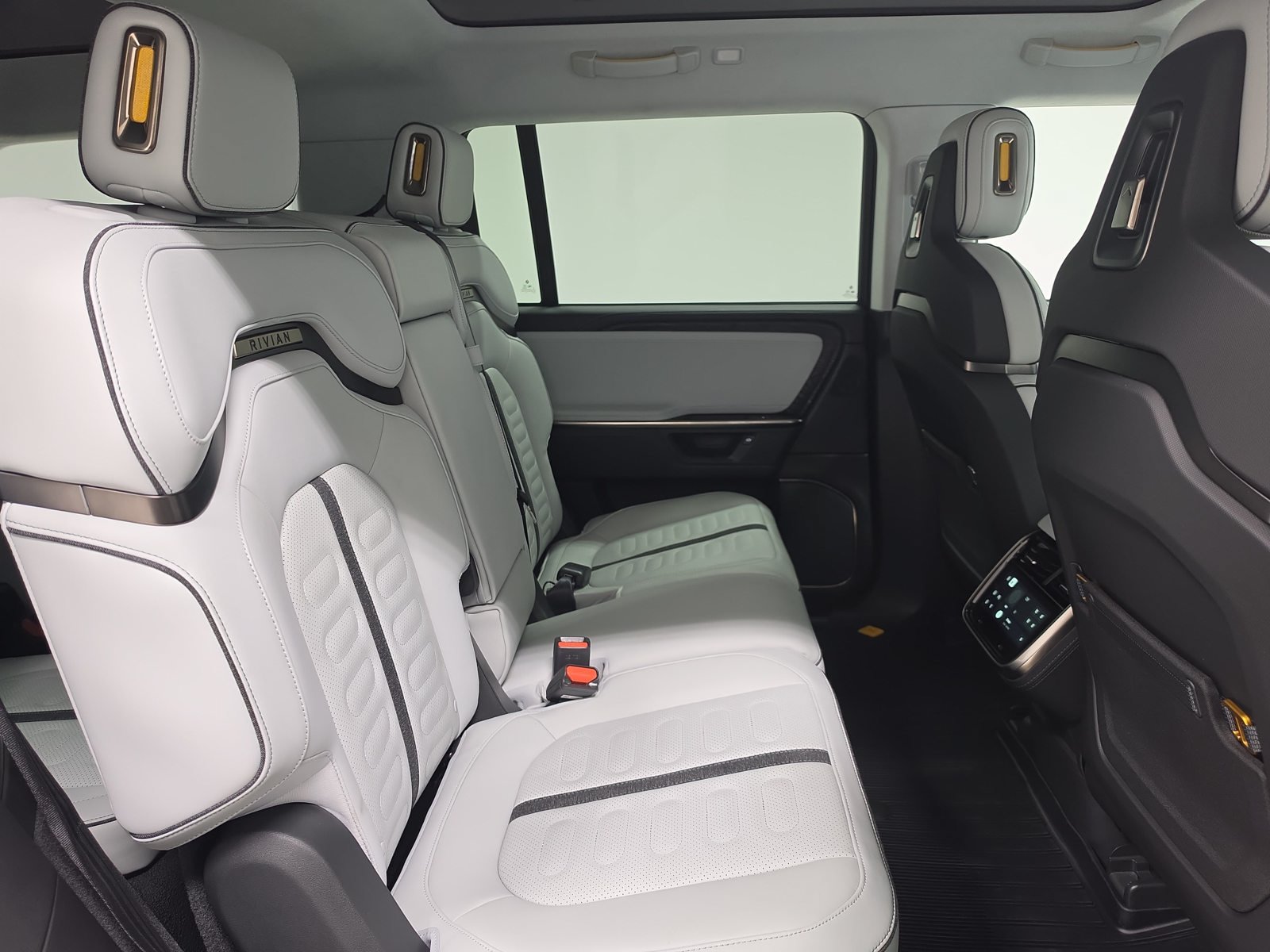 Used 2025 Rivian R1S Adventure Dual AWD/4WD image 23