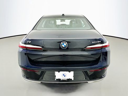Used 2025 BMW i7 eDrive50 w/ Executive Package image 6