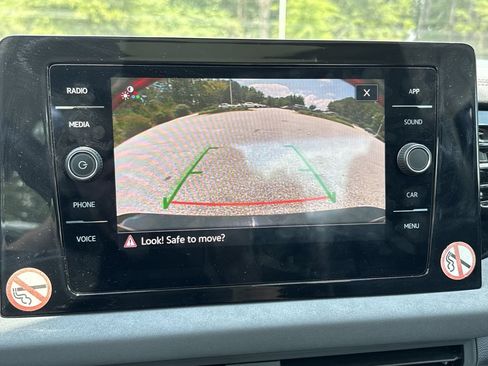 Used 2025 Volkswagen Jetta SE FWD image 6