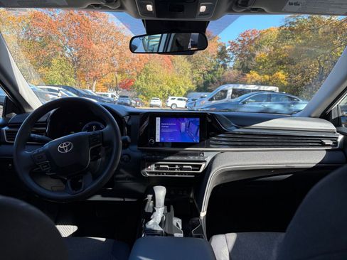 Used 2025 Toyota Camry LE image 32