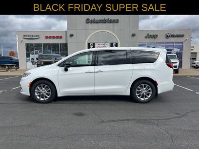 New 2026 Chrysler Pacifica Select