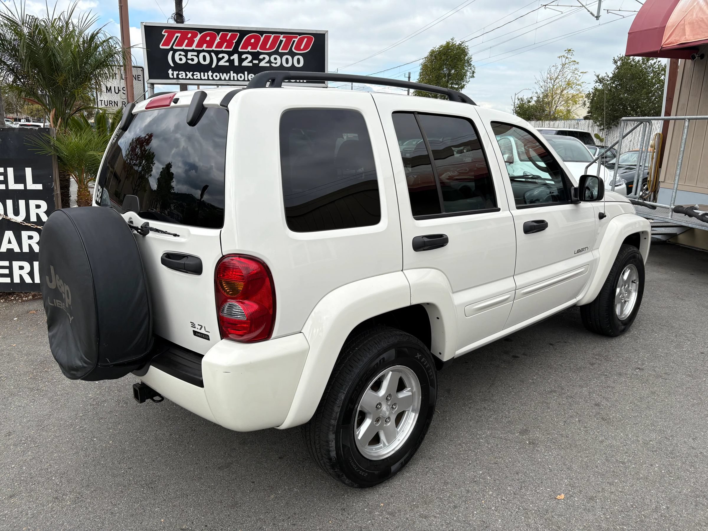Used 2004 Jeep Liberty Limited w/ Trailer Tow Group AWD/4WD image 7