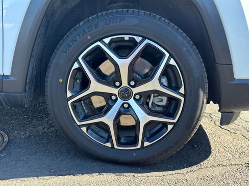 Used 2025 Jeep Compass Limited image 31