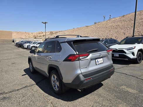 Used 2022 Toyota RAV4 XLE w/ Convenience Package FWD image 7