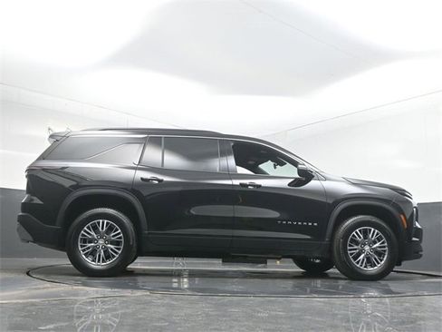 Used 2025 Chevrolet Traverse LT image 54