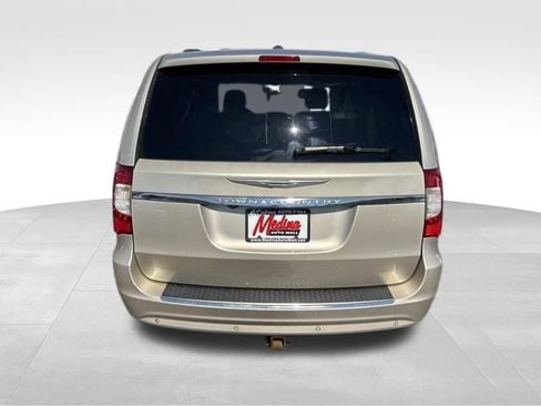 Used 2015 Chrysler Town & Country Touring-L w/ Driver Convenience Group FWD image 6