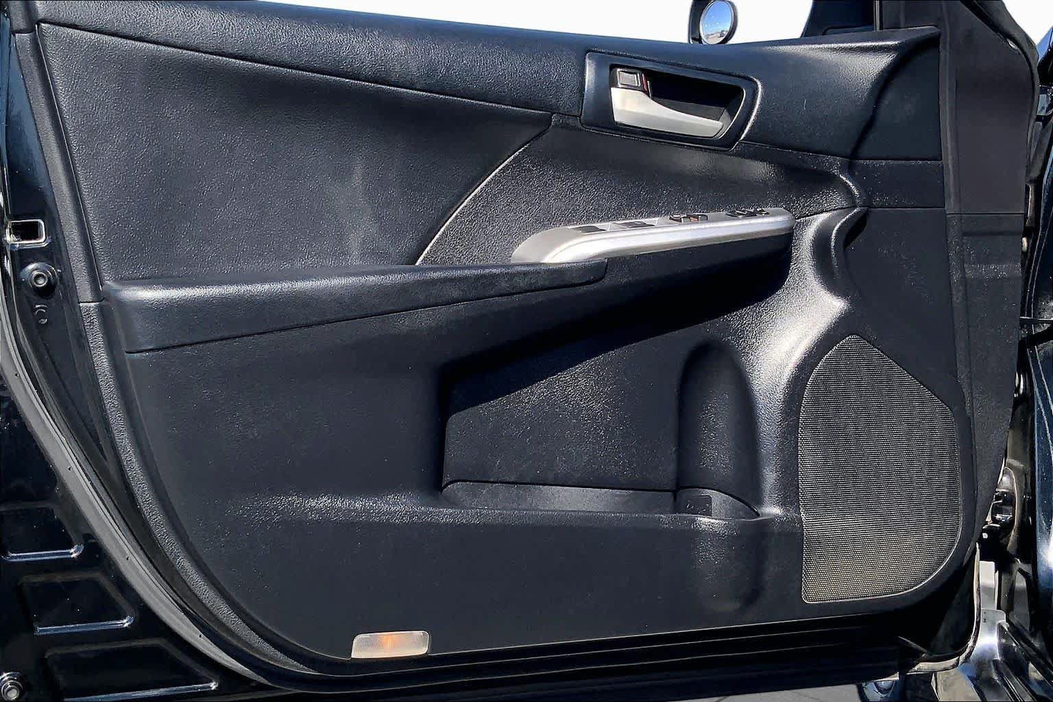 Used 2014 Toyota Camry SE FWD image 20