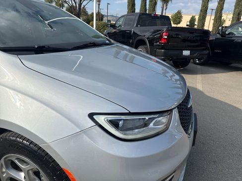 Used 2024 Chrysler Pacifica Limited image 11