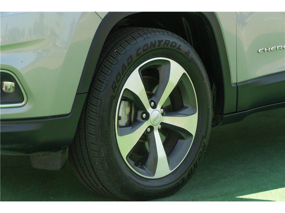 Used 2020 Jeep Cherokee Limited AWD/4WD image 21