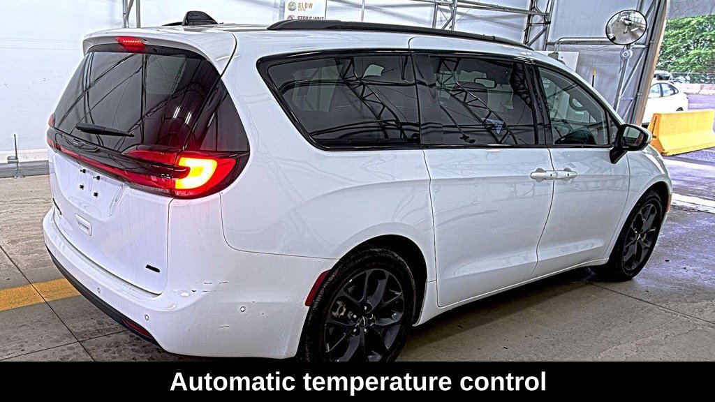 Used 2023 Chrysler Pacifica Touring-L w/ S Appearance Package AWD/4WD image 5