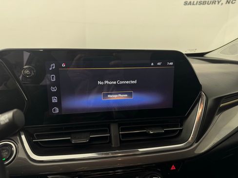 Used 2025 Chevrolet Trax ACTIV w/ Sunroof Package image 17