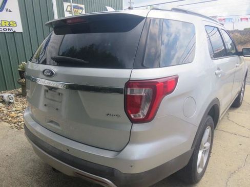 Used 2017 Ford Explorer XLT AWD/4WD image 7