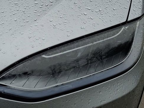 Used 2024 Tesla Model X image 9