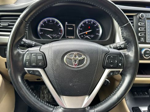Used 2017 Toyota Highlander Limited Platinum AWD/4WD image 25