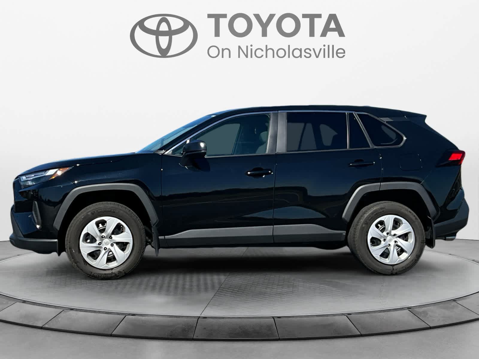Used 2023 Toyota RAV4 LE AWD/4WD image 2