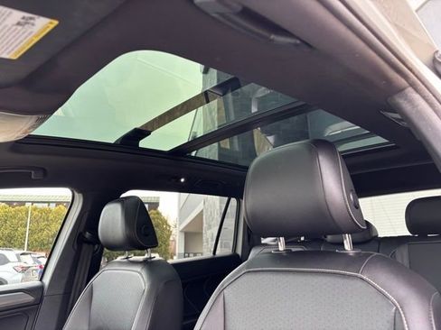 Used 2022 Volkswagen Tiguan SE R-Line image 22